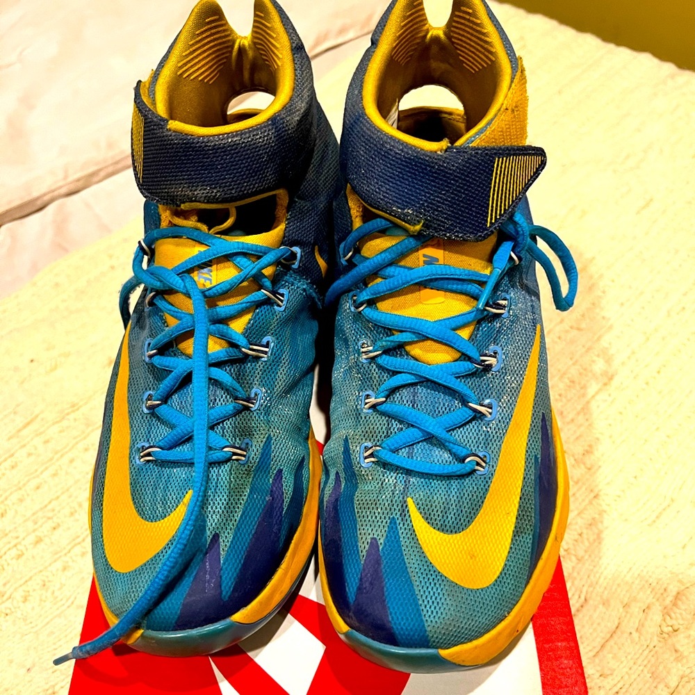Nike Zoom  US 8.5